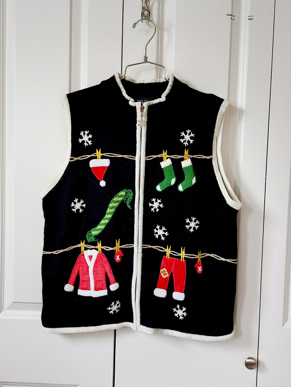 Santa's Clothesline Snowfall Christmas Sweater Vest Zip XL Designer Originals Co